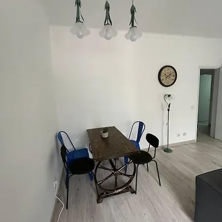 Cozy Hideout Near Cacilhas Pier * אלמאדה